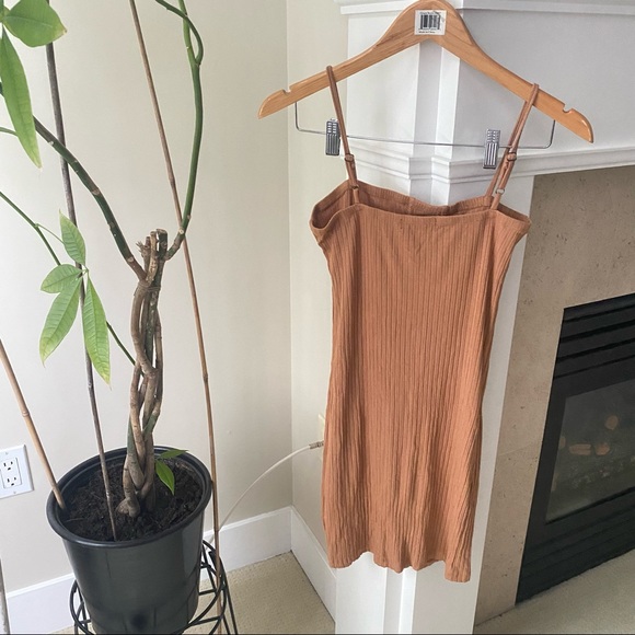 PRETTYLITTLETHING Camel Ribbed Button Mini Fitted Dress - Picture 4 of 5